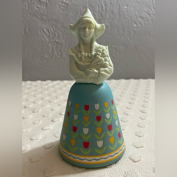 Vintage Avon Belles Of The World (32) Dutch Maid--Decanter Moonwind Cologne - Picture 1 of 10